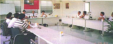 8206-3.jpg (23668 bytes)