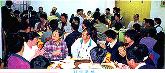 8702-2k.jpg (35240 bytes)